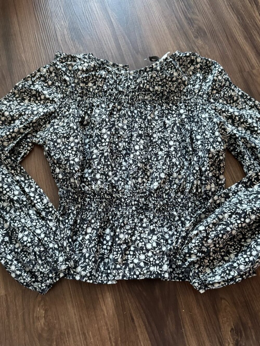 New With Tags Universal Thread Peplum Blouse Black Floral Lightweight Balloon Sl
